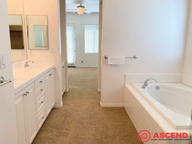 Building Photo - Amazing Home Located in Gated Community!