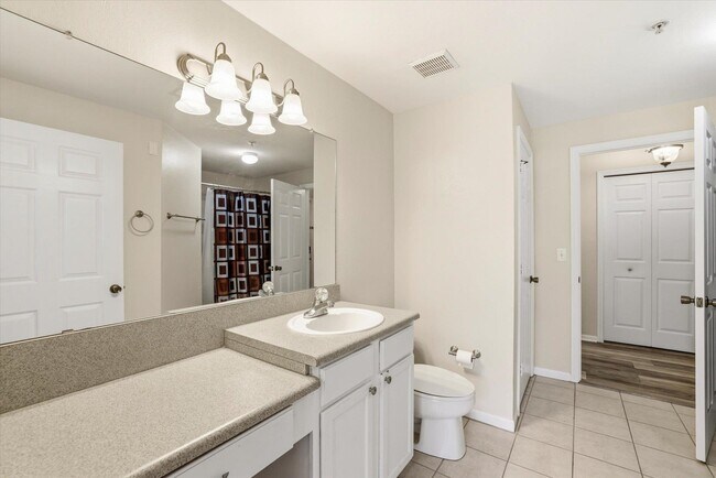 Building Photo - 2801 Chancellorsville Dr