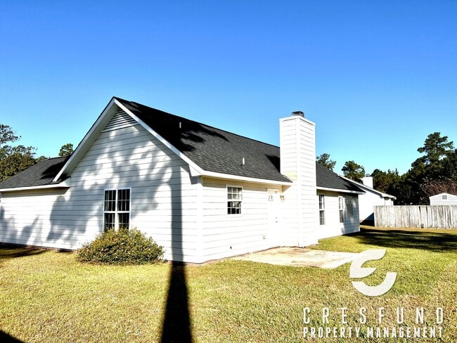 Building Photo - Located 20 minutes from Ft. Bragg! 3 Bed, 2 Bath - READY FOR MOVE IN TODAY!