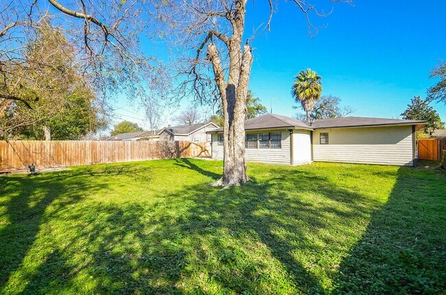 Building Photo - 11517 Bannister Ln