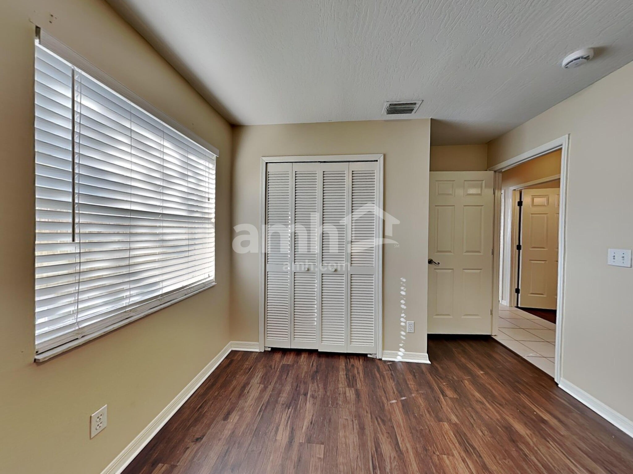 Building Photo - 3334 Lakeview Cir