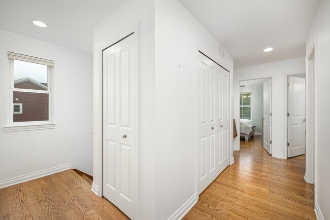 Building Photo - 407 W Bennett St