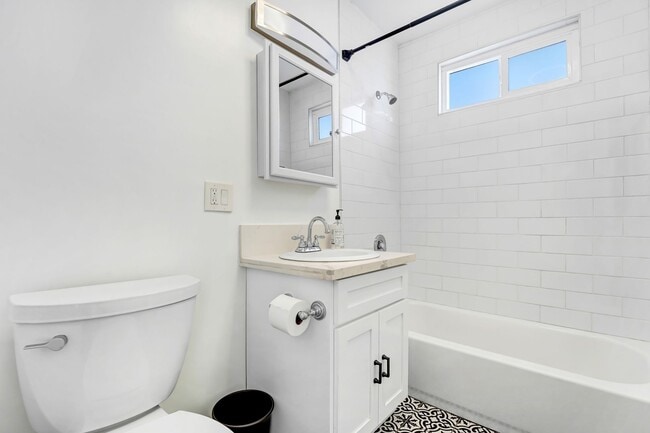 Building Photo - Secluded 3/2 in the heart of Sylmar