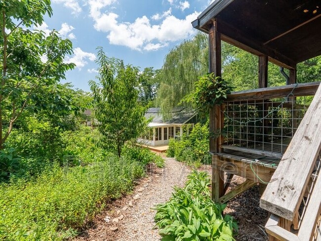 Building Photo - 81 5th Ave