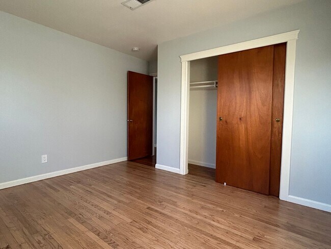 Building Photo - 120 Bessie Ln