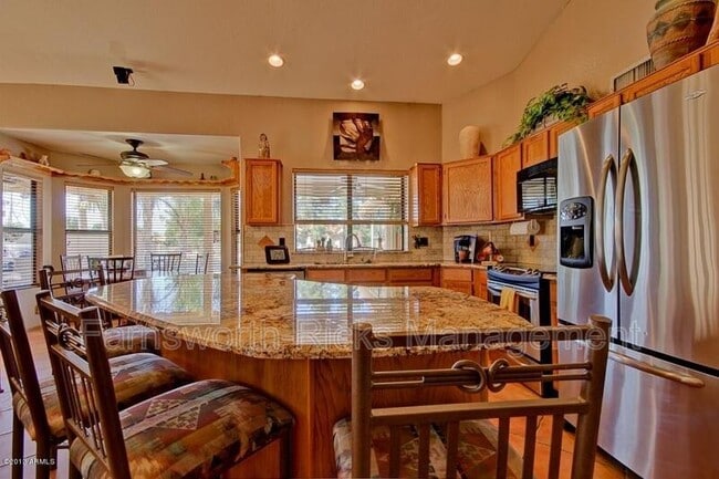 Building Photo - 420 E Stonebridge Dr