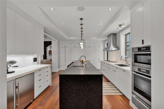 Building Photo - 932 Escobar Ave