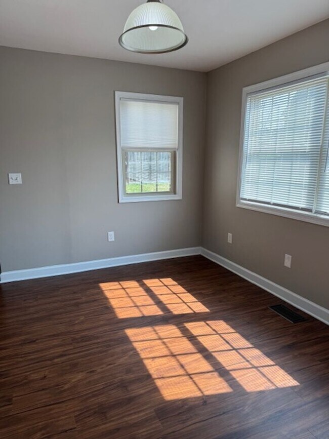 Building Photo - Single Family Home