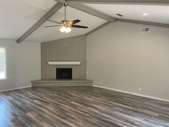 Building Photo - Updated Home Near Rice Elementary!