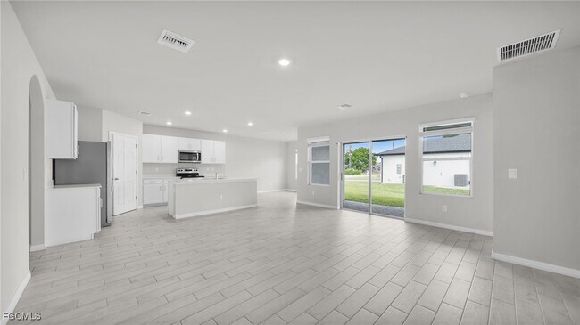 Building Photo - 1327 SE 16th Pl