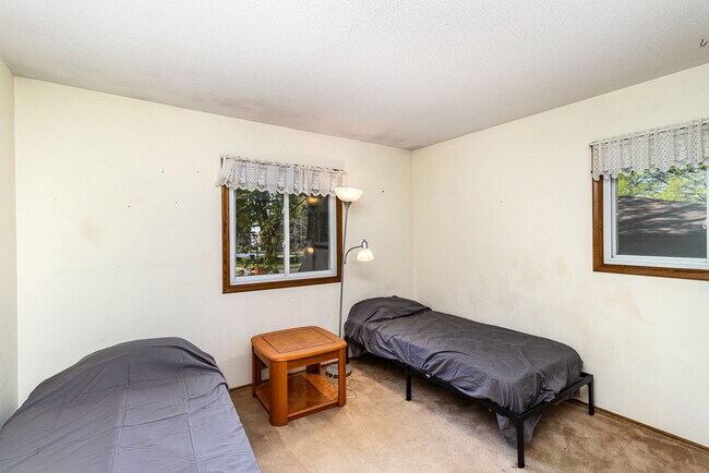 Furnished 2nd Bedroom - 3937 Pumice Ct