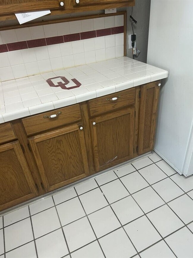 Building Photo - 815 SW H Ave