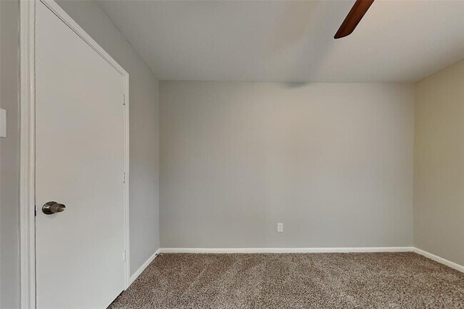Building Photo - 7323 Red River Dr