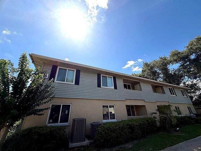 Building Photo - 228 Thorntree Pl