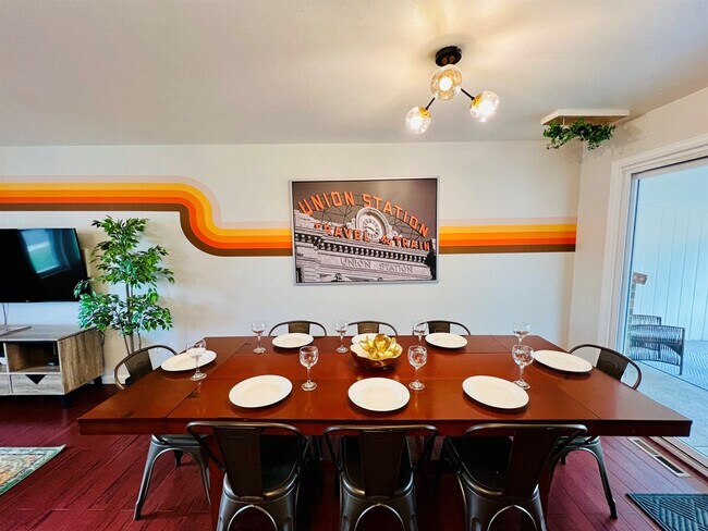 Building Photo - 7012 Ingalls St