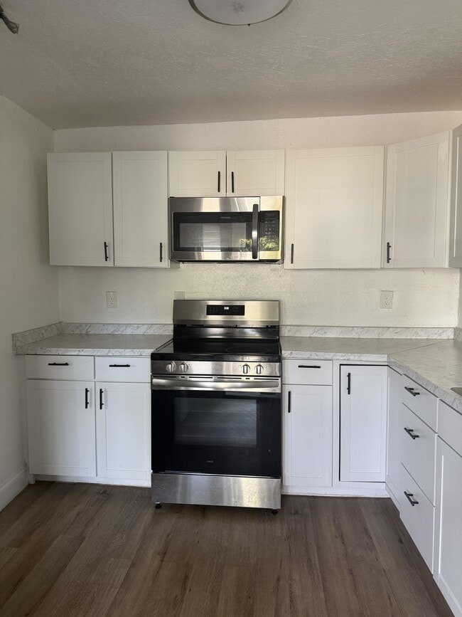 Building Photo - 1154 W 22nd St