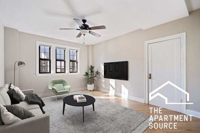 Building Photo - 896 Green Bay Rd