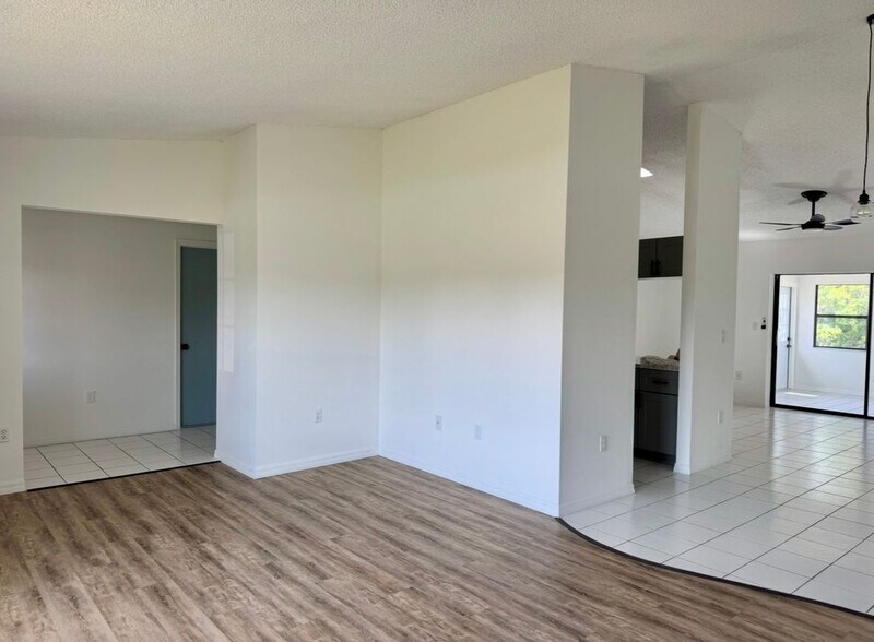 Building Photo - 2391 Briarwood St