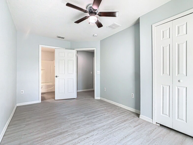 Building Photo - 249 Royal Palm Dr