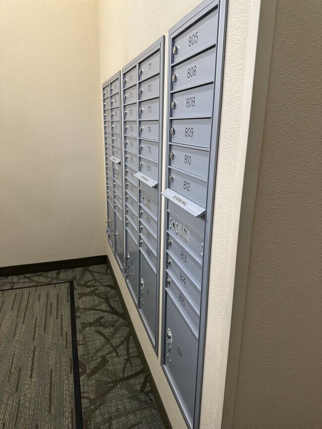 Building Photo - Desirable Park Place Condo -2 bedroom 1.5 ...