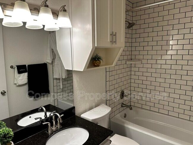 Building Photo - 1421 S 12th St