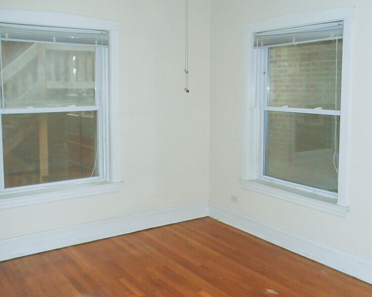 Building Photo - 5131 N Wolcott Ave