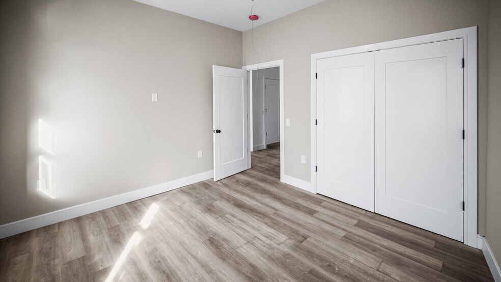 Building Photo - 5 Washington St