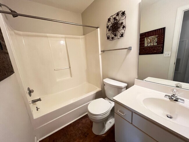 Building Photo - Ground Floor 3 Bedroom, 2 Bath Condo Available Now in Murrells Inlet!