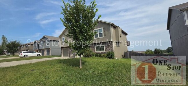 Building Photo - Beautiful 4 bedroom, 3 bathroom home in Raymore!