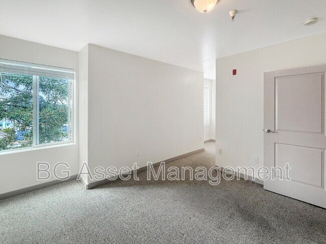 Building Photo - 1459 MacArthur Blvd