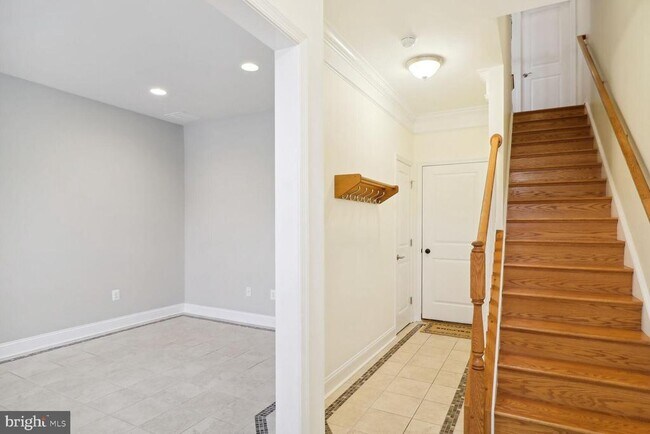 Primary Photo - 11 Gardenside Pl