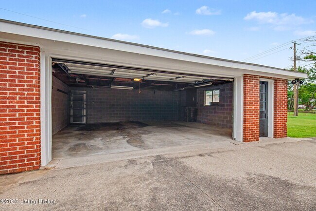 Building Photo - 3026 Klonway Dr
