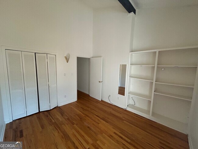 Building Photo - 180 Woodstone Dr