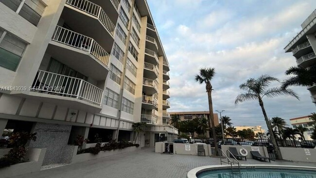 Building Photo - 16740 NE 9th Ave