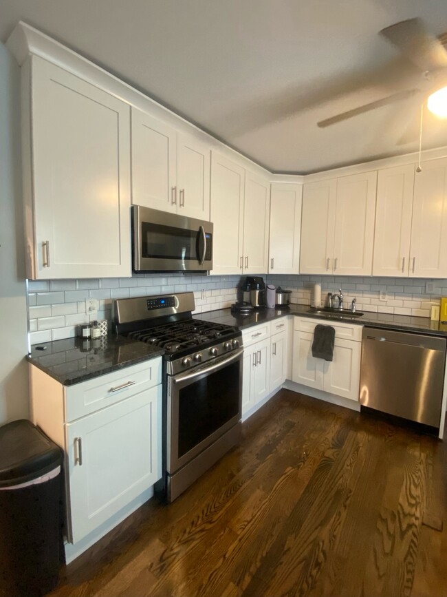 Apt 2 kitchen - 922 Richmont St