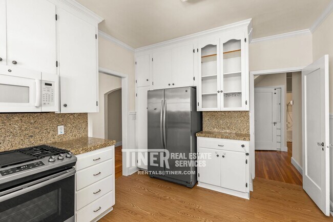 Building Photo - 842 42nd St