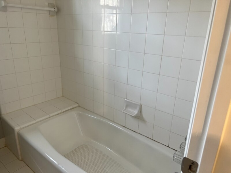 Building Photo - 4825 Chesterfield Ct