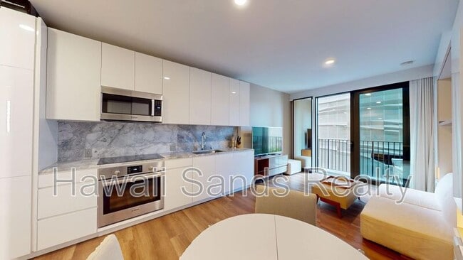 Primary Photo - 987 Queen St