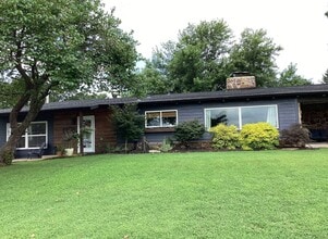Building Photo - MOVE IN READY!!
