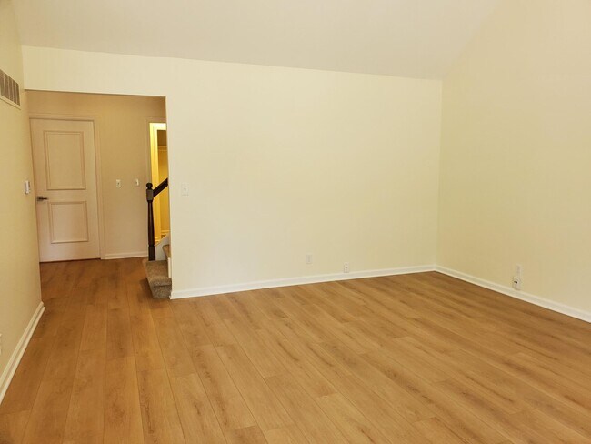 Building Photo - 2333 Cumberland Ct