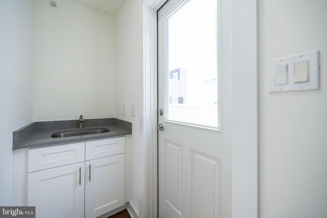 Building Photo - 1441 S Bouvier St