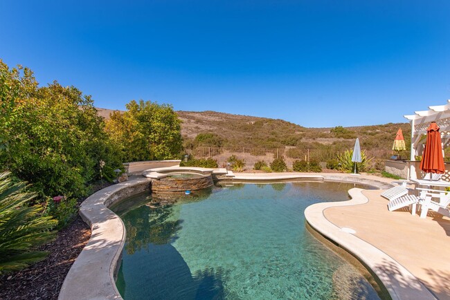 Building Photo - Luxury Living in this Stunning Pool Home!