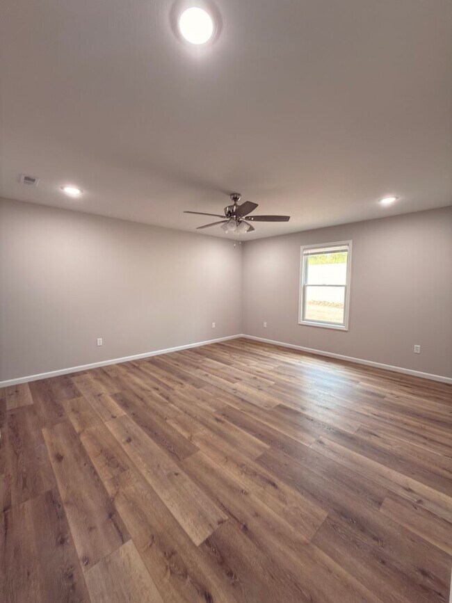 Building Photo - 3031-MF3-E4