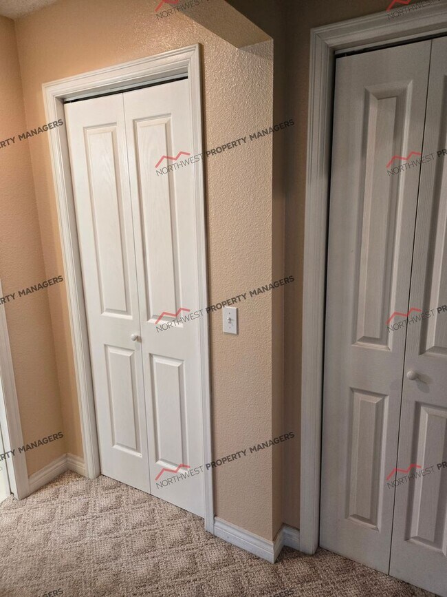 Building Photo - STATUS: *AVAILABLE* R285 | $2595 + $100 for well/septic maintenance