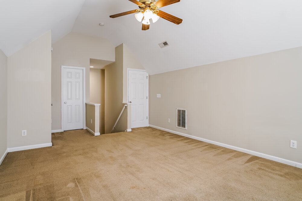 Building Photo - 840 Red Oak Tree Dr