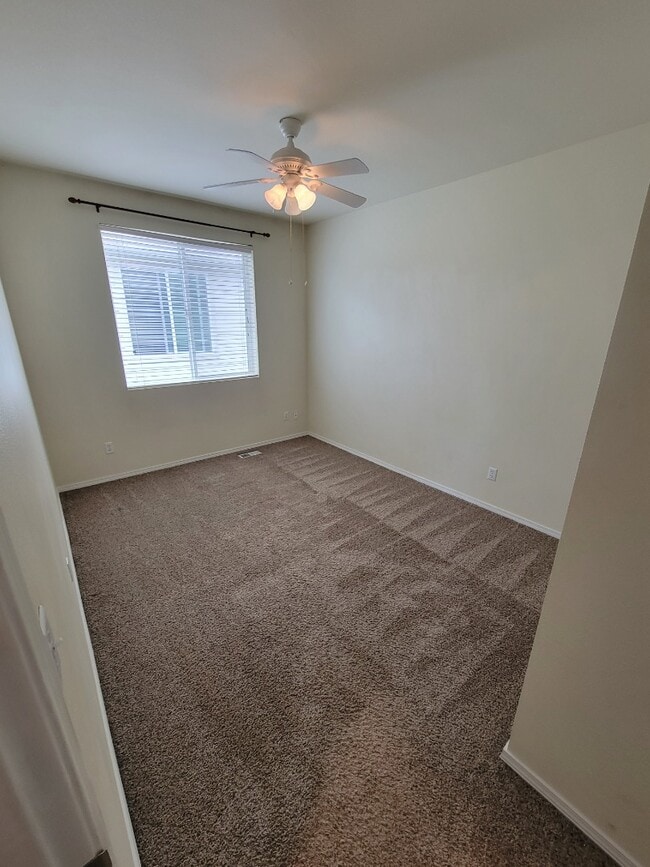 Building Photo - Spacious & Stylish 3-Bedroom Home in a Desirable Neighborhood!