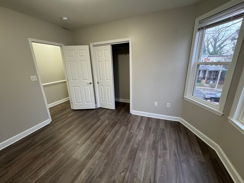 Building Photo - 414 S Augusta Ave