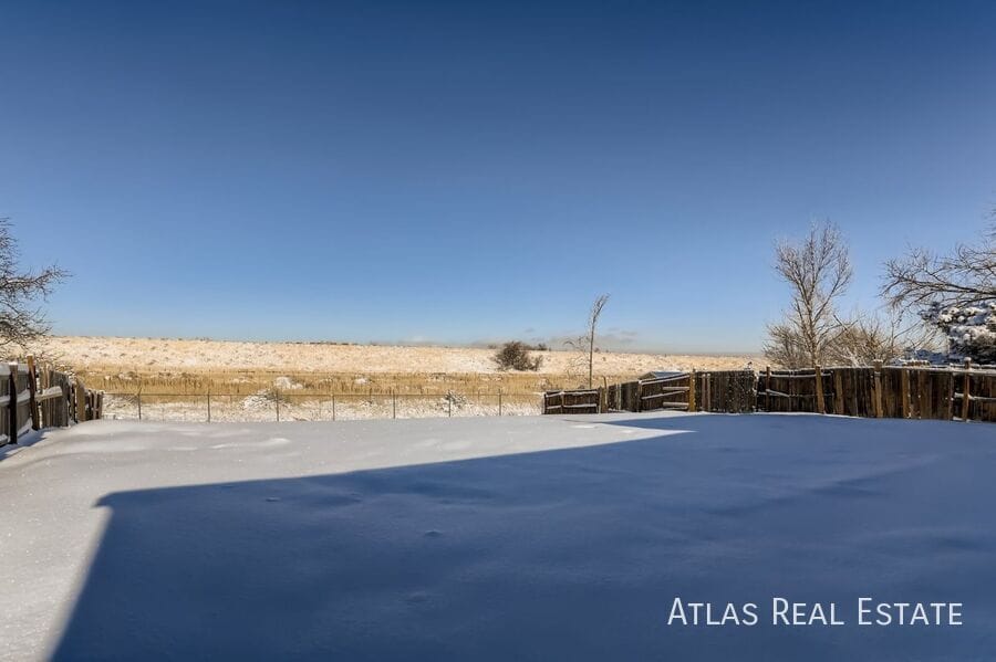 Building Photo - 14935 E Columbia Dr