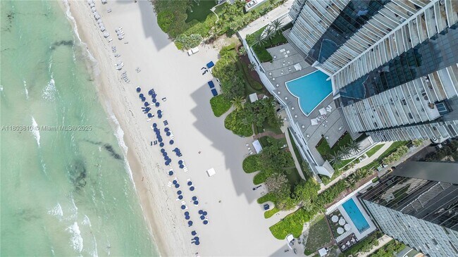 Building Photo - 17121 Collins Ave