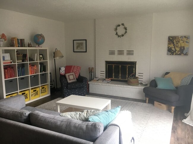 Building Photo - 855 Kenneth St